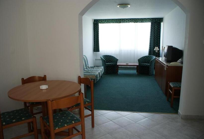 Апартаменты Deluxe 2 Спальни, Riviera Park