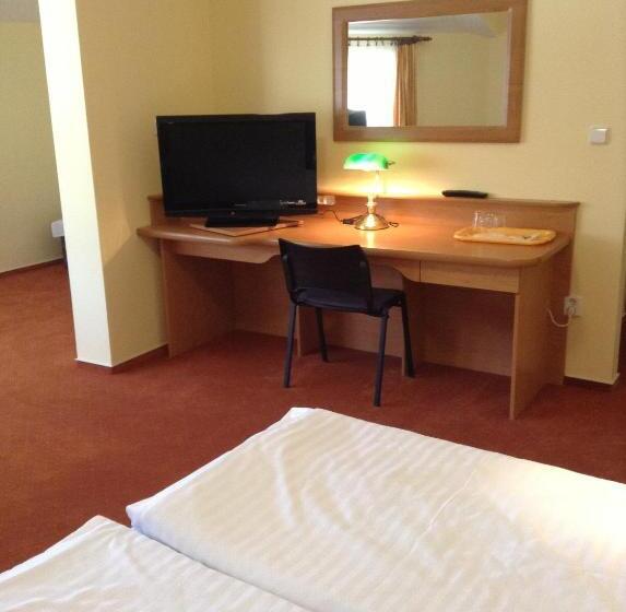 اتاق استاندارد چهار تخته, York