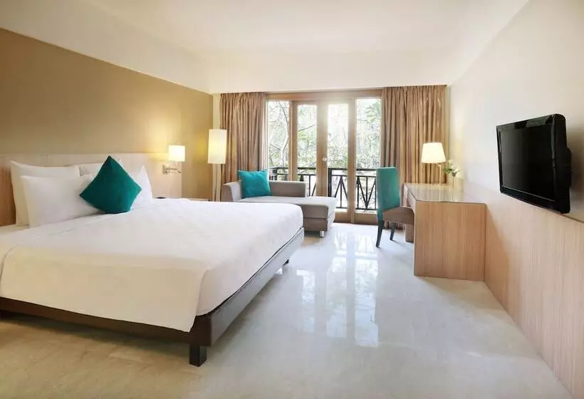 ガーデンビュースーペリアールーム, Grand Tropic Suites Hotel Surabaya