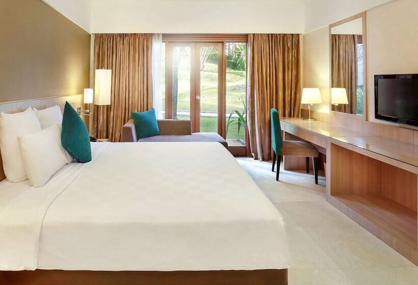 اتاق سوپریور با چشم‌انداز باغ, Grand Tropic Suites Hotel Surabaya