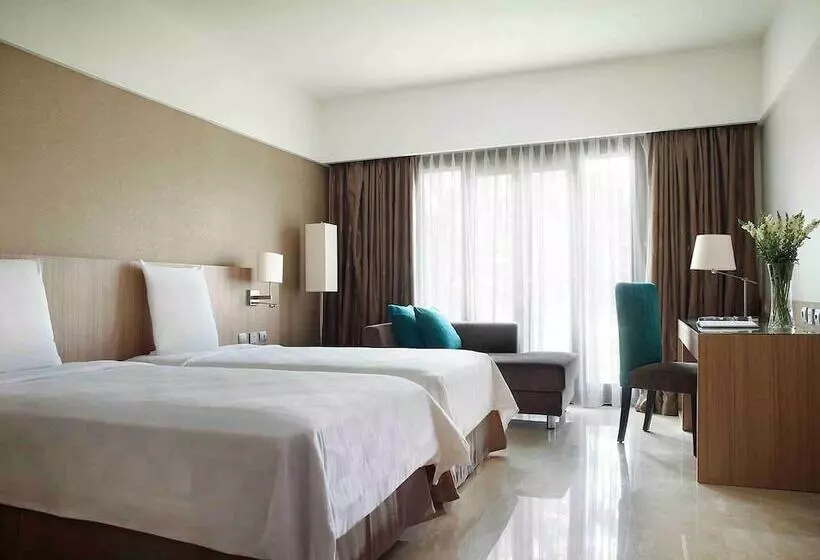 ガーデンビュースーペリアールーム, Grand Tropic Suites Hotel Surabaya