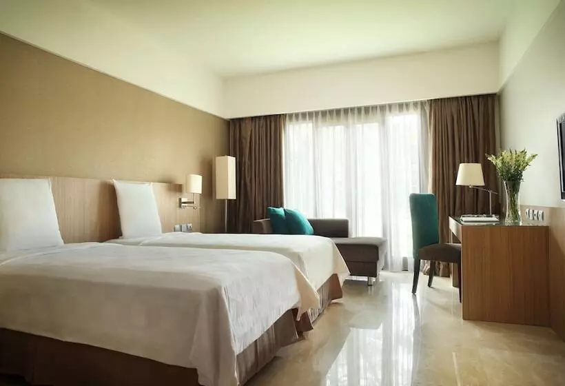 ガーデンビュースーペリアールーム, Grand Tropic Suites Hotel Surabaya