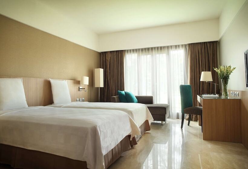 غرفة سوبيريور مطلة على حمام السباحة, Grand Tropic Suites Hotel Surabaya