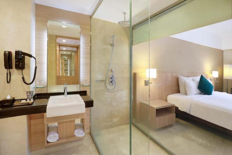 غرفة سوبيريور مطلة على حمام السباحة, Grand Tropic Suites Hotel Surabaya