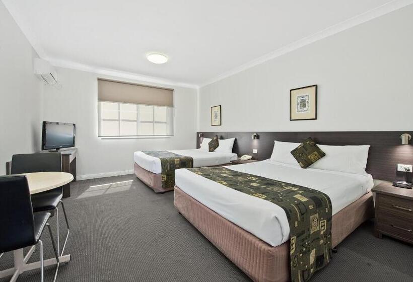 带2个双人床的标准工作室, Comfort Hotel Dandenong