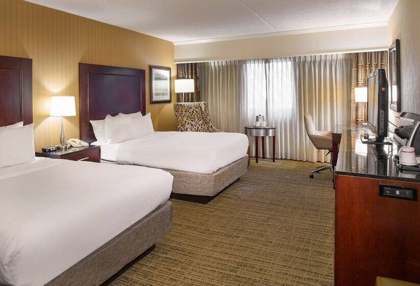 غرفه قياسيه سريرين مزدوجين, Crowne Plaza Hotel St. Louis Airport, An Ihg