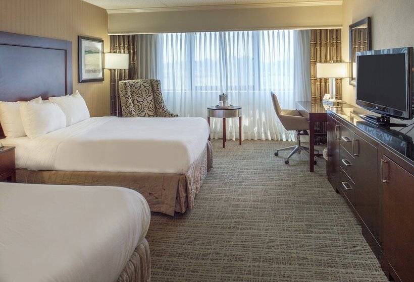 غرفه قياسيه سريرين مزدوجين, Crowne Plaza Hotel St. Louis Airport, An Ihg