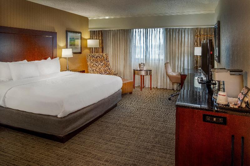 غرفة قياسية سرير كينج, Crowne Plaza Hotel St. Louis Airport, An Ihg