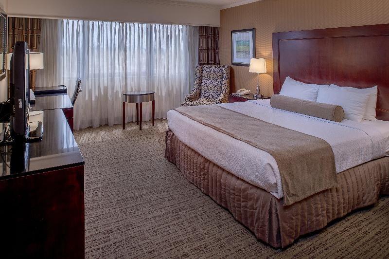 غرفة قياسية سرير كينج, Crowne Plaza Hotel St. Louis Airport, An Ihg