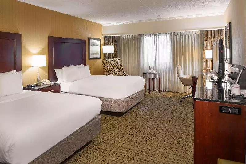 اتاق استاندارد اینتریور, Crowne Plaza Hotel St. Louis Airport, An Ihg