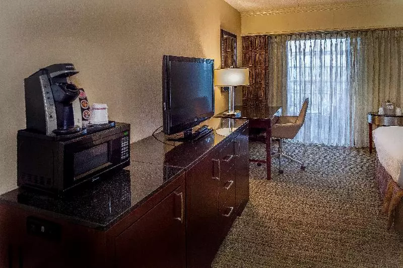 اتاق استاندارد اینتریور, Crowne Plaza Hotel St. Louis Airport, An Ihg