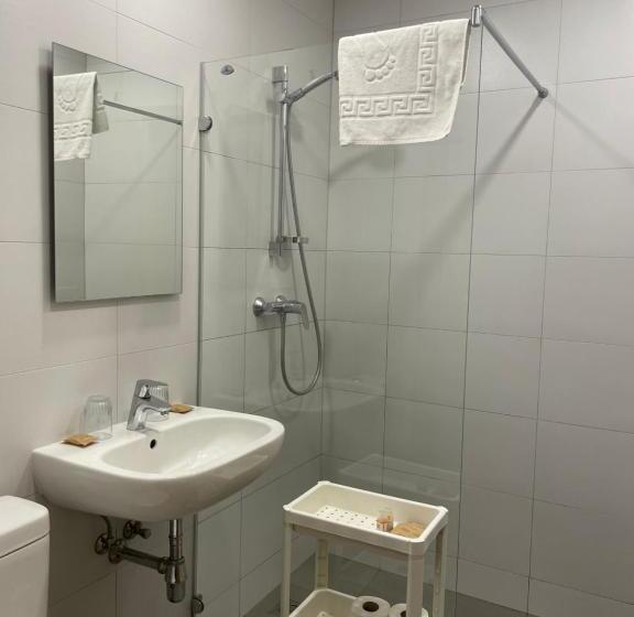 اتاق استاندارد سه نفره, Jurate