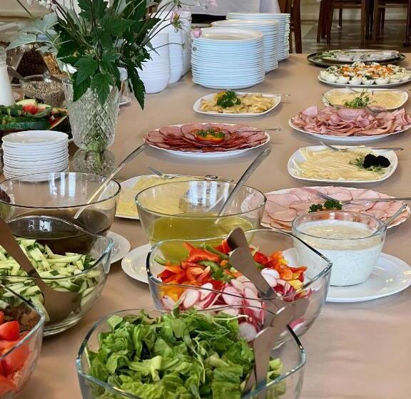 اتاق استاندارد سه نفره, Jurate