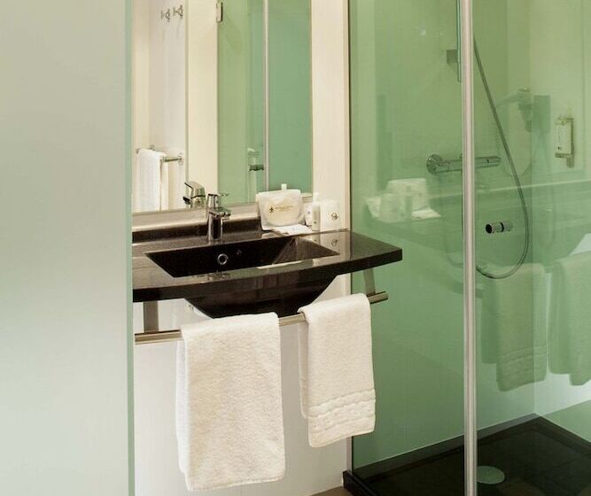 غرفة عائلية, L Amiraute Brest