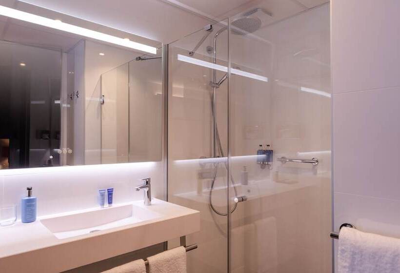 غرفة عائلية, L Amiraute Brest