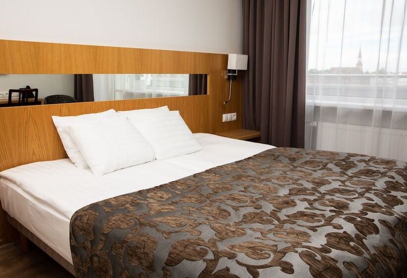 اتاق پریمیوم با بالکن, Parnu