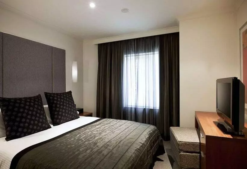 1 Bedroom Apartment City View, The Sebel Quay West Suites Sydney