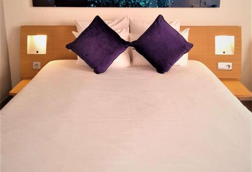 غرفة سوبيريور مطلة على حمام السباحة, Novotel Antwerpen   Ekeren