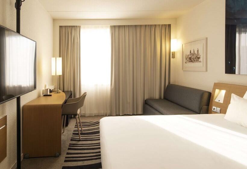 غرفة سوبيريور مطلة على حمام السباحة, Novotel Antwerpen   Ekeren