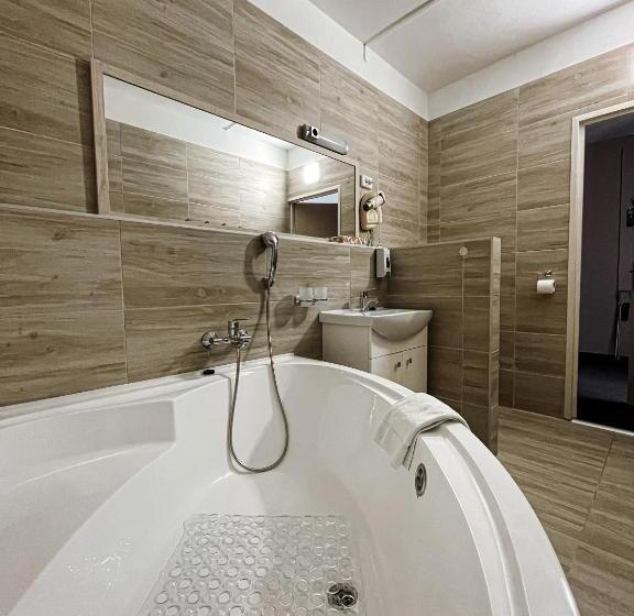 סוויטה, öreg Tó Hotel és Rendezvénytér