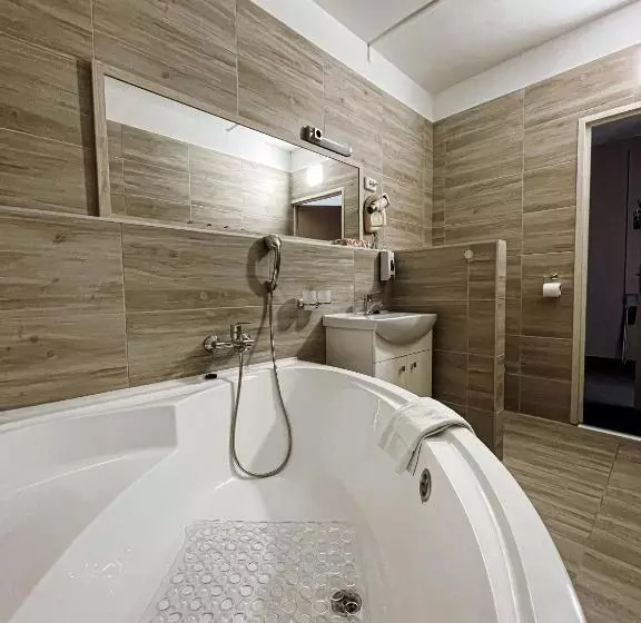 スイート, öreg Tó Hotel és Rendezvénytér