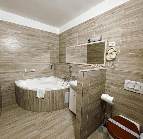 Люкс, öreg Tó Hotel és Rendezvénytér