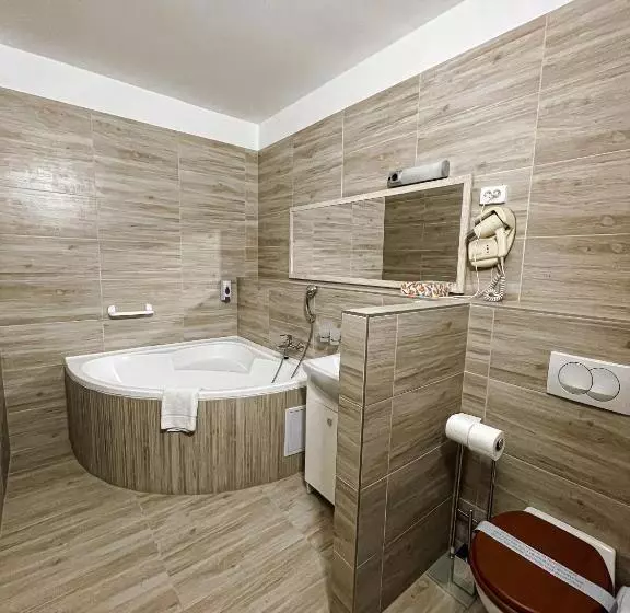 スイート, öreg Tó Hotel és Rendezvénytér