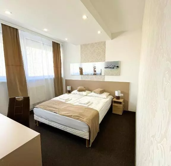 スイート, öreg Tó Hotel és Rendezvénytér