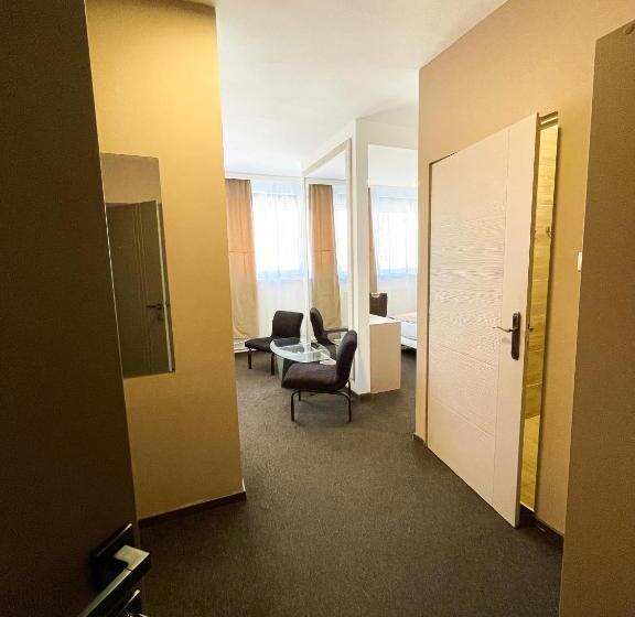 סוויטה, öreg Tó Hotel és Rendezvénytér