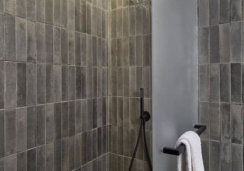 带阳台精选间, Aka Nomad