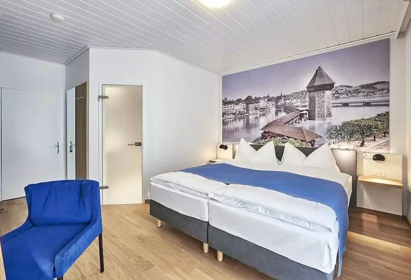 Quarto Estandar, Central Luzern