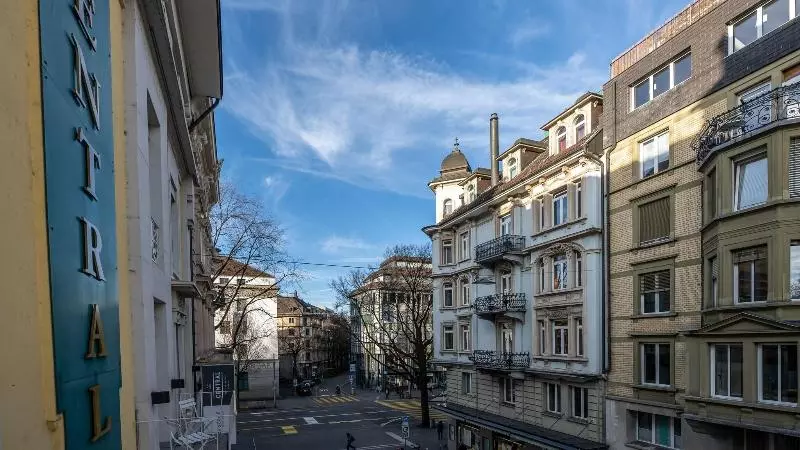 Quarto Estandar, Central Luzern