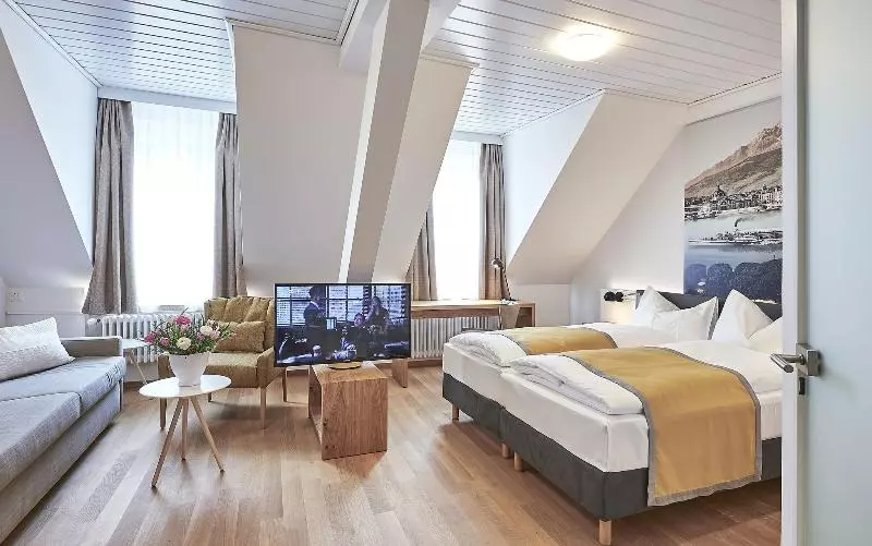 Quarto Familiar, Central Luzern