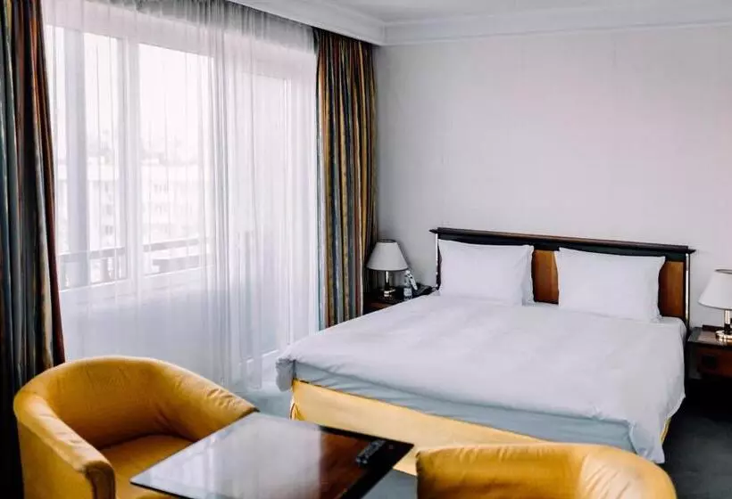 اتاق لوکس با تخت بزرگ, Rahat Palace