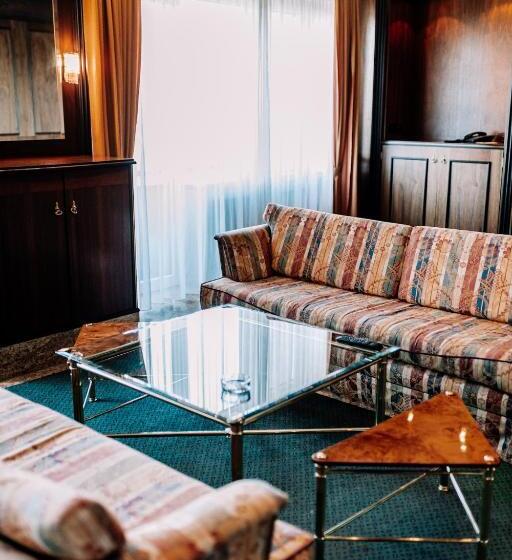 سوئیت پرزیدنت, Rahat Palace