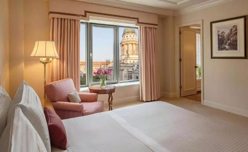 Deluxe Suite, Regent Berlin, An Ihg
