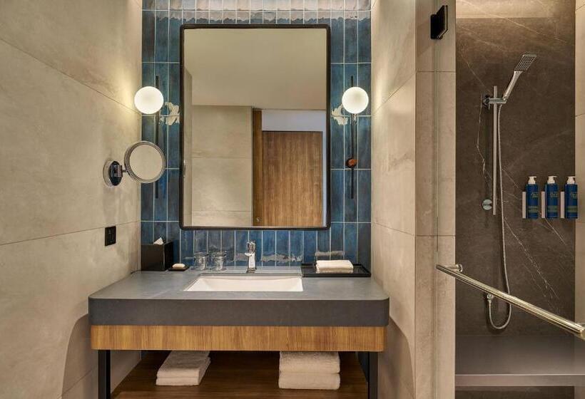 اتاق لوکس با چشم‌انداز, Renaissance Kuala Lumpur Hotel & Convention Centre