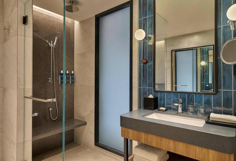 اتاق دلوکس با تخت کینگ و چشم‌انداز, Renaissance Kuala Lumpur Hotel & Convention Centre