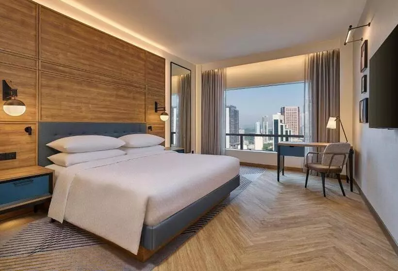 キングサイズベッドのデラックスルーム, Renaissance Kuala Lumpur Hotel & Convention Centre