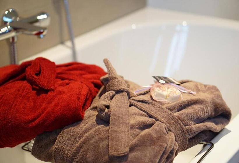 스위트, Schloss Kaarz Mit Park