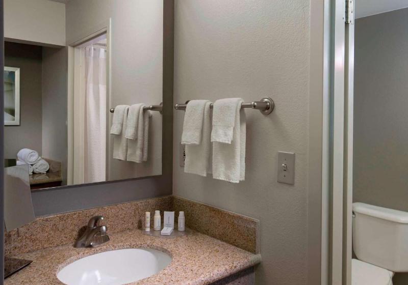 חדר סופריור נוף לבריכה, Sonesta Select Boca Raton Town Center