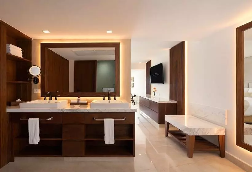 سوییت جونیور با چشم‌انداز دریا, Sun Palace  All Inclusive  Adults Only