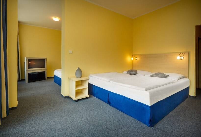 Quarto Economy, Uno Prague