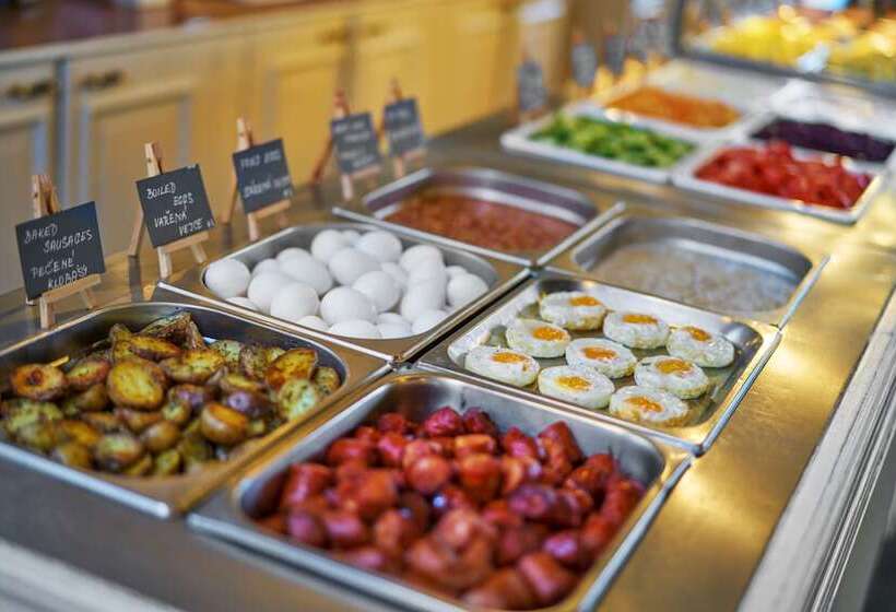 Quarto Familiar, Uno Prague