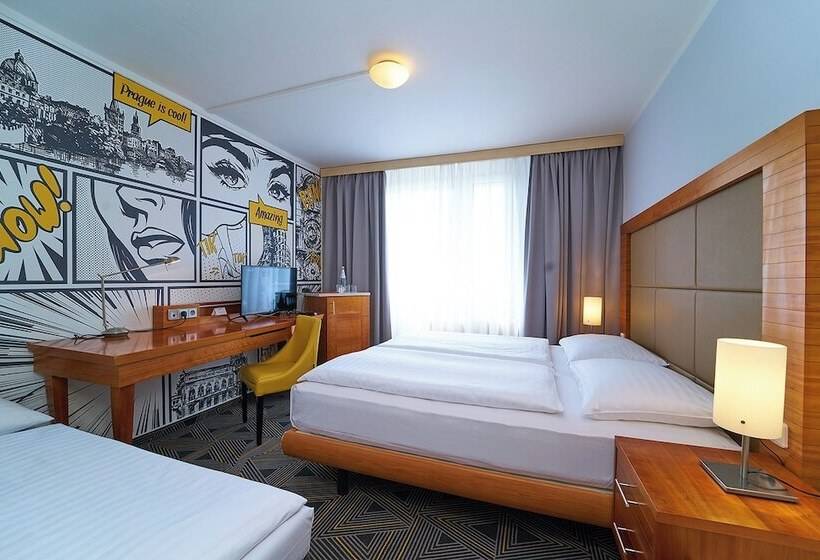 Quarto Triplo Estandar, Uno Prague