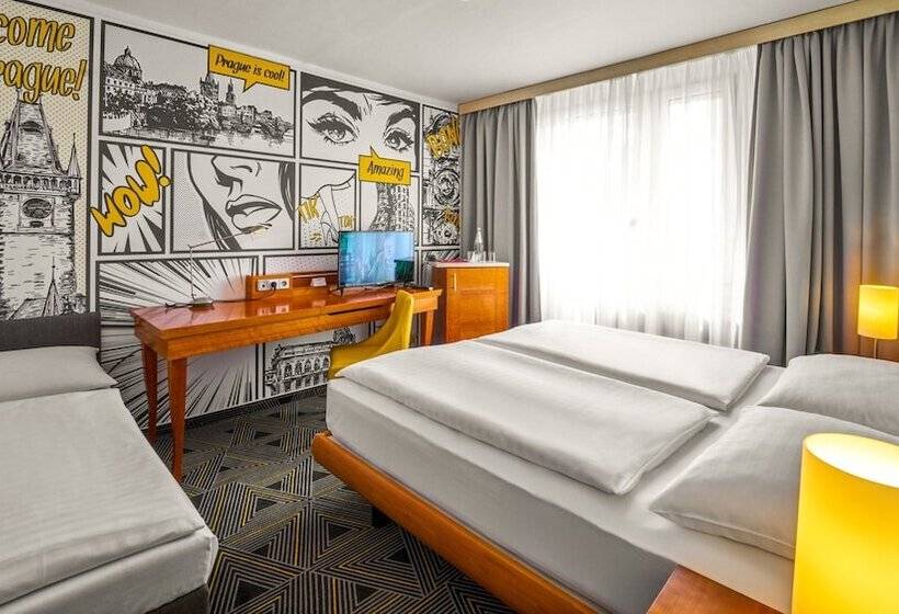 Quarto Triplo Estandar, Uno Prague