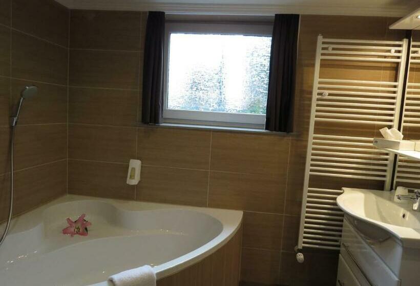 اتاق استاندارد, Turmhotel Weserblick Bremen