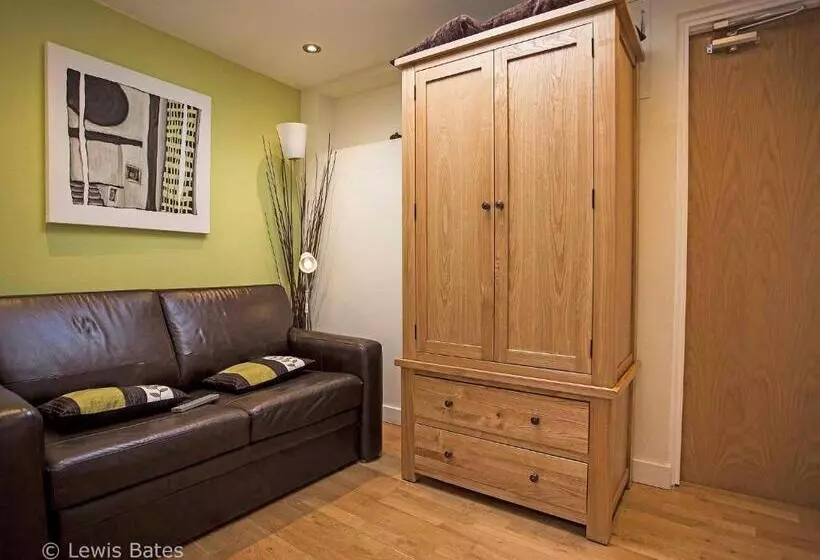 Suite Executive, Bath House