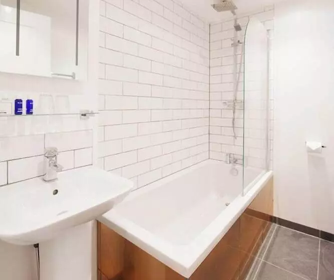 Standard Room, The Berkeley Square Hotel Bristol