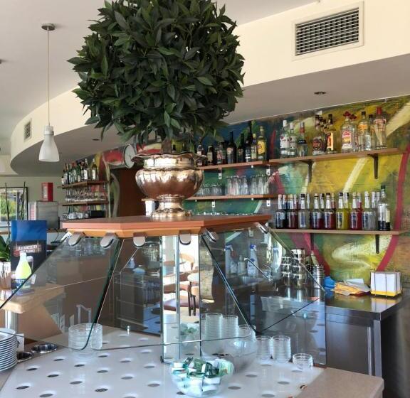 Номер Economy, Highway